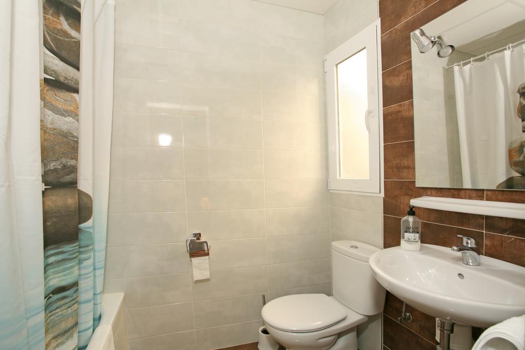 Double or Twin Room Private Bathroom