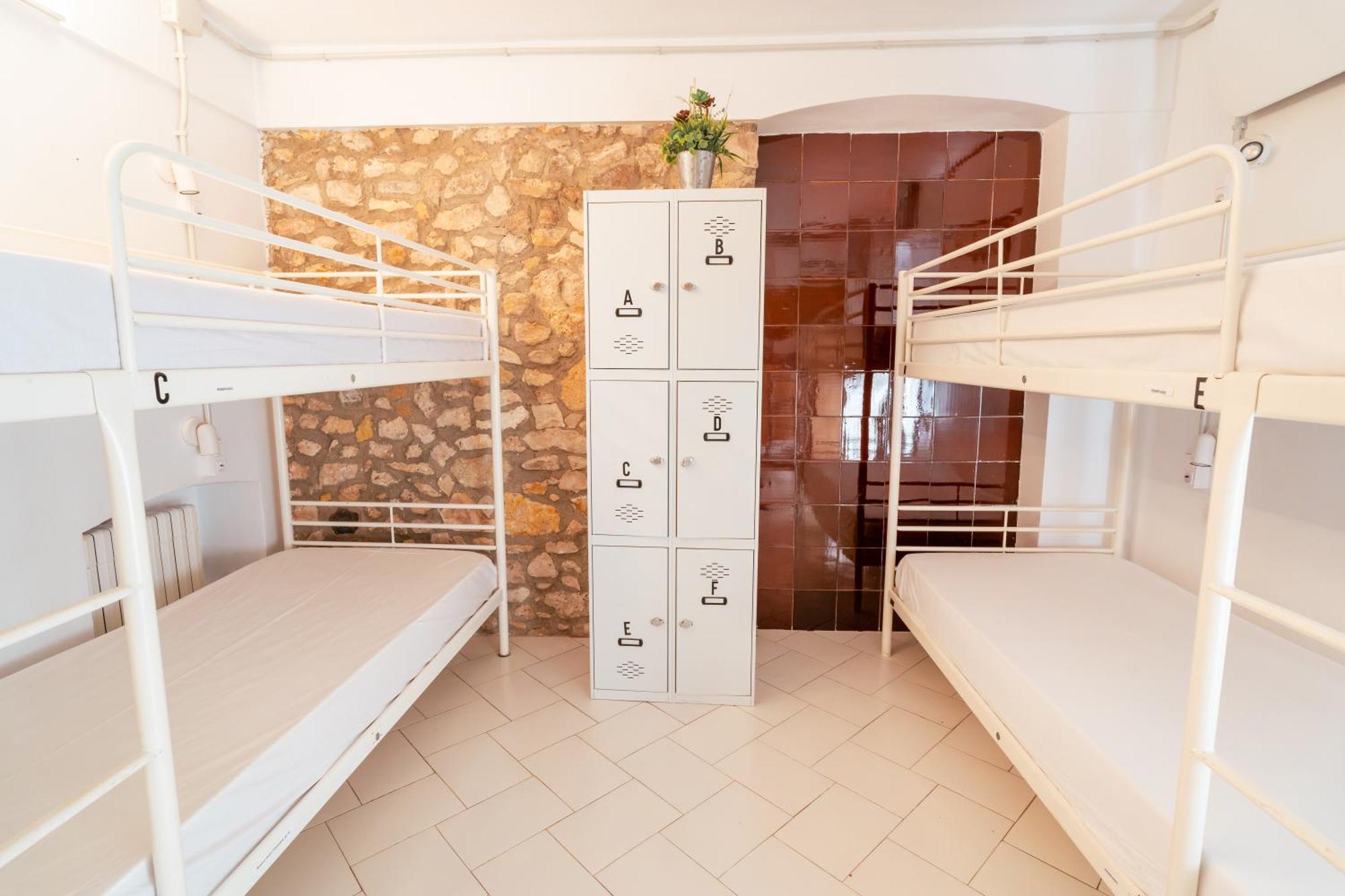 Bed 6-Bed Female Dormitory Room