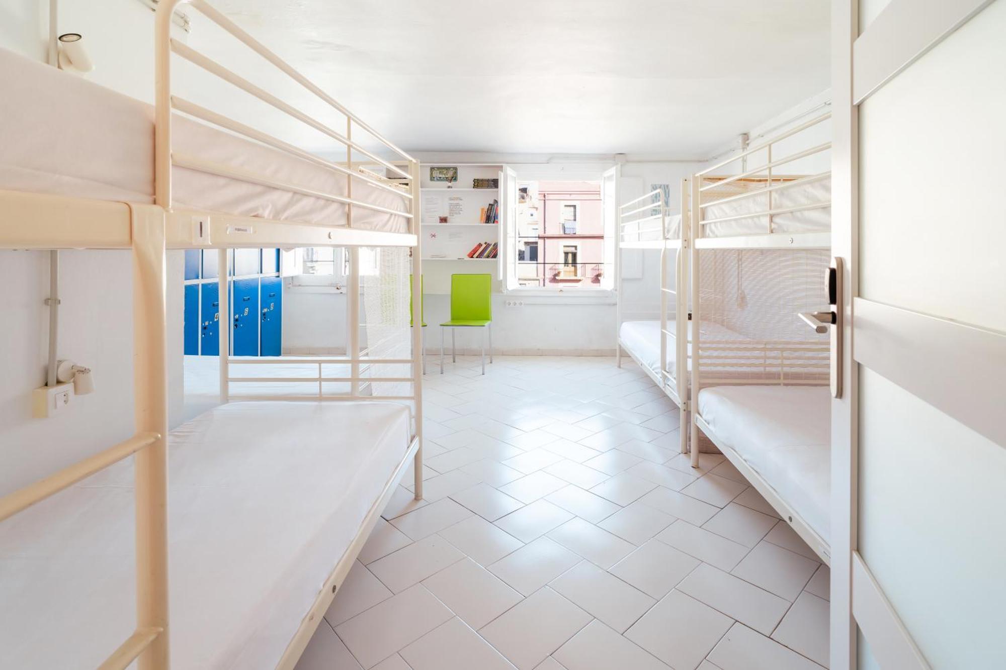 Bed 8-Bed Dormitory Room