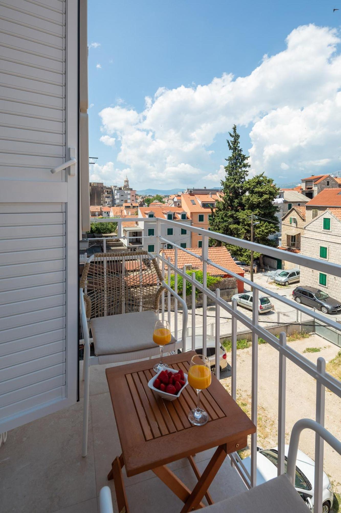 Deluxe Double Room with Balcony,1556333131:JPEG