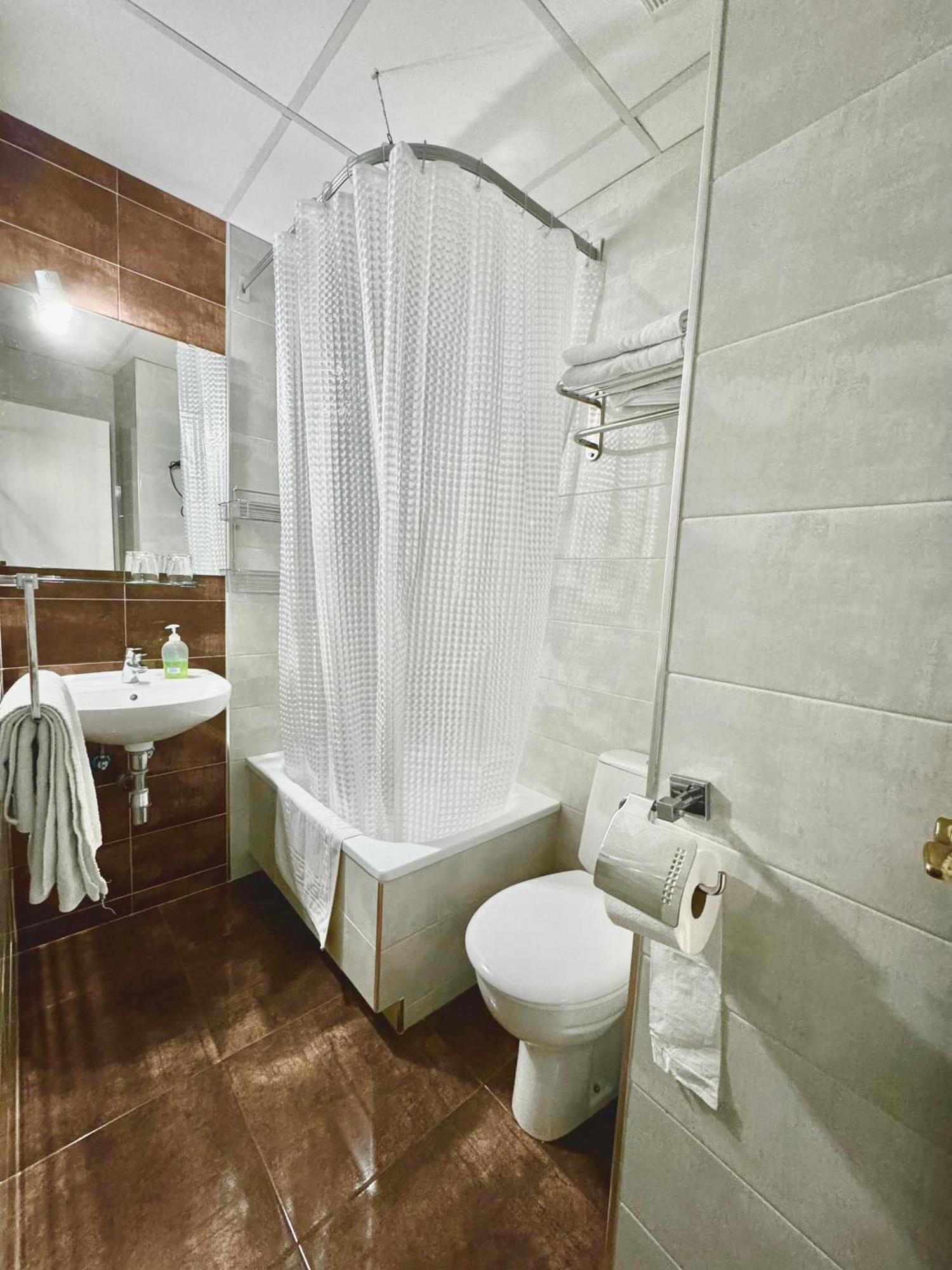 Double or Twin Room Private Bathroom