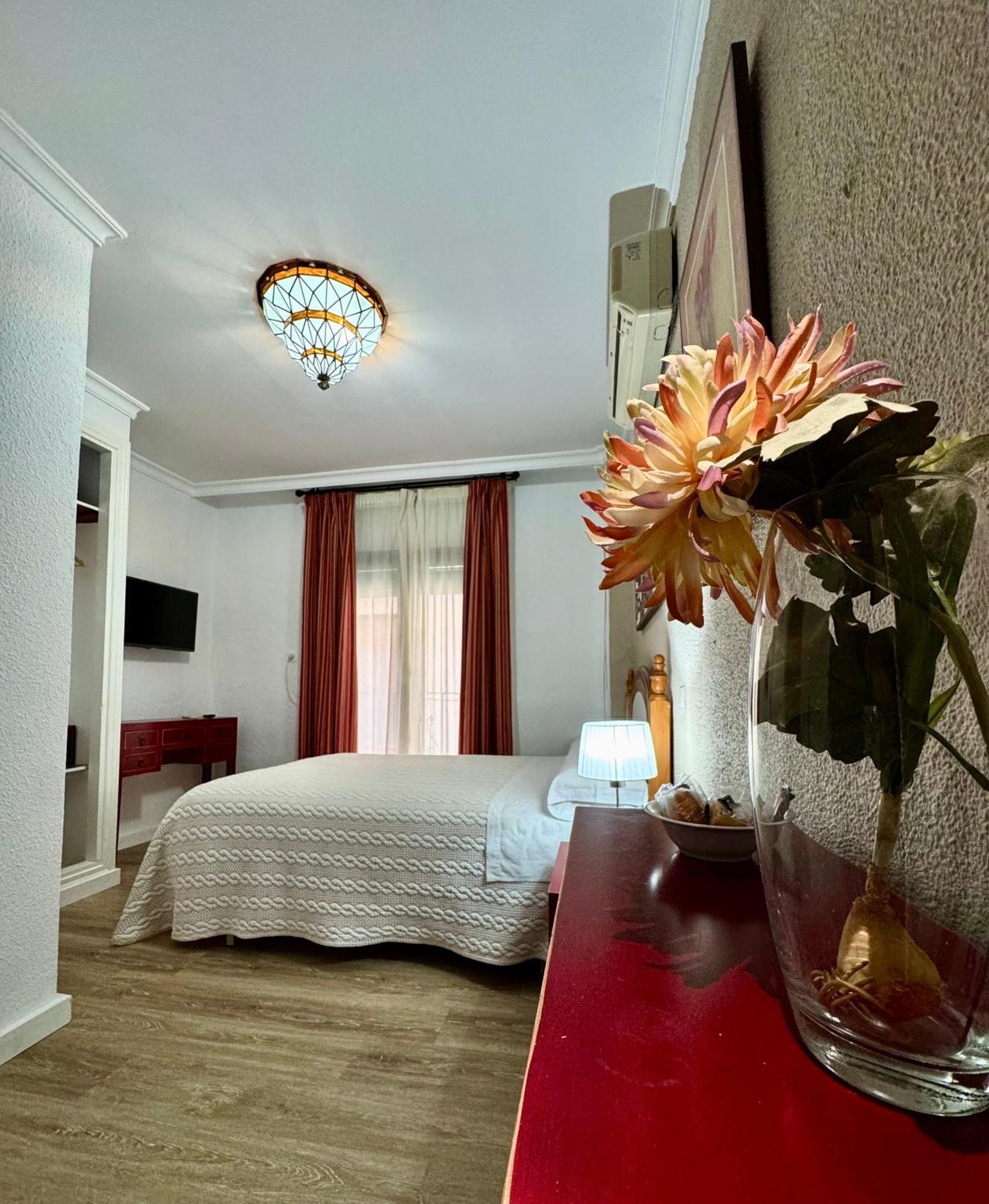 Double or Twin Room Private Bathroom