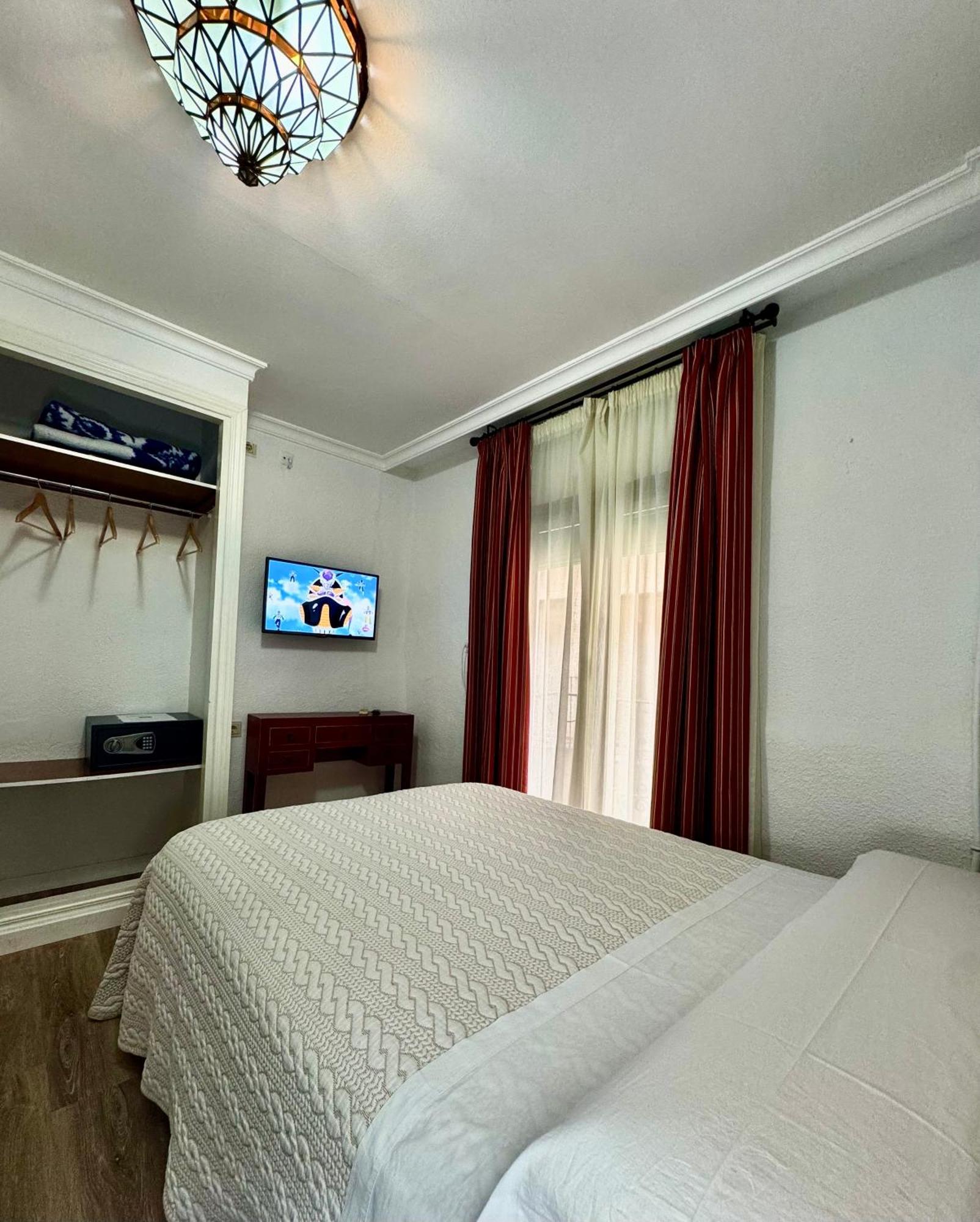 Double or Twin Room Private Bathroom