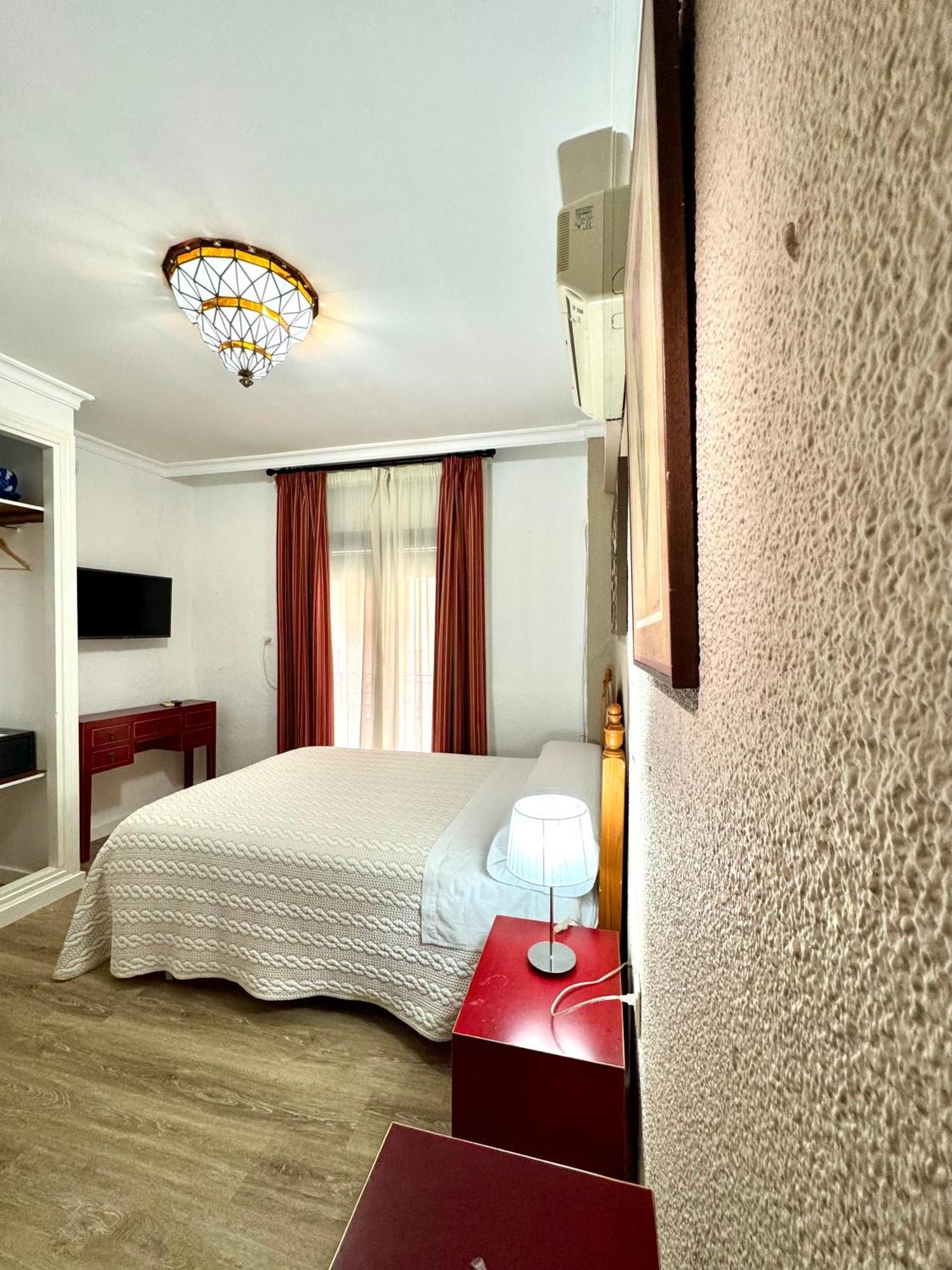 Double or Twin Room Private Bathroom