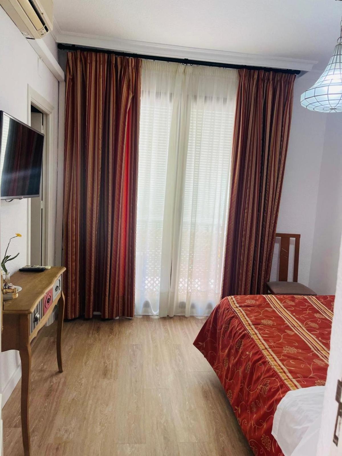 Double or Twin Room Private Bathroom