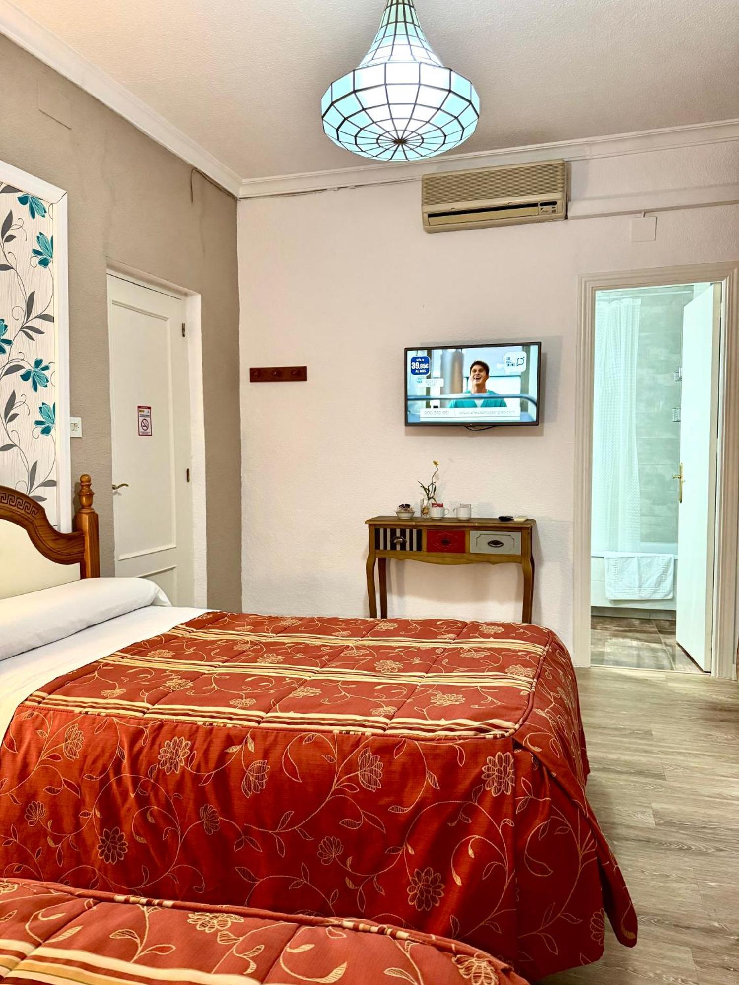 Double or Twin Room Private Bathroom