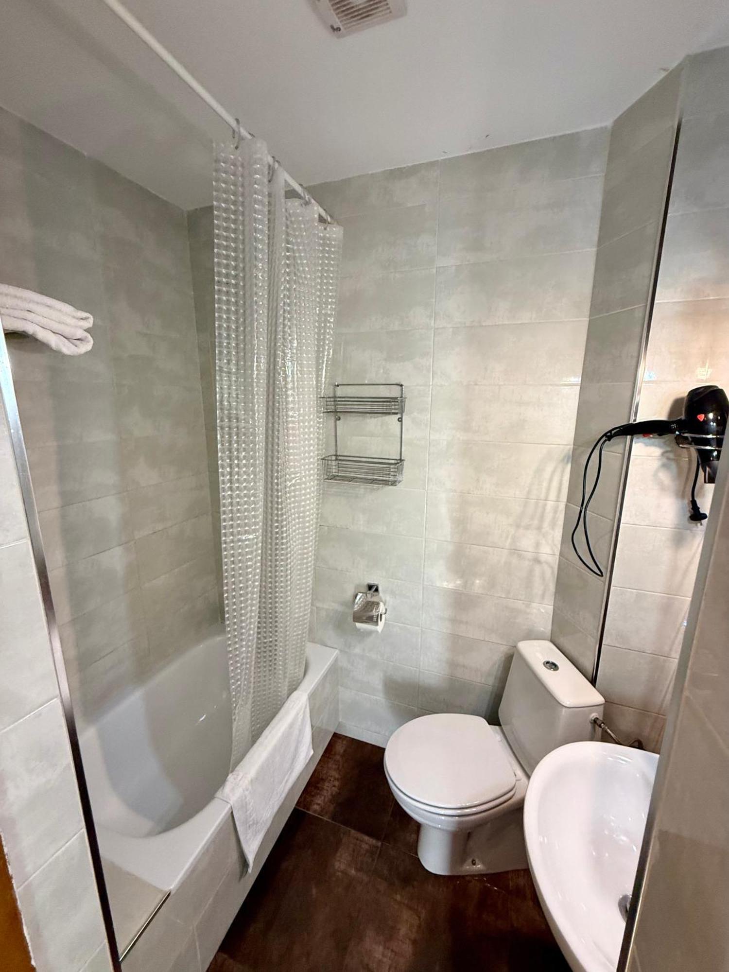 Double or Twin Room Private Bathroom