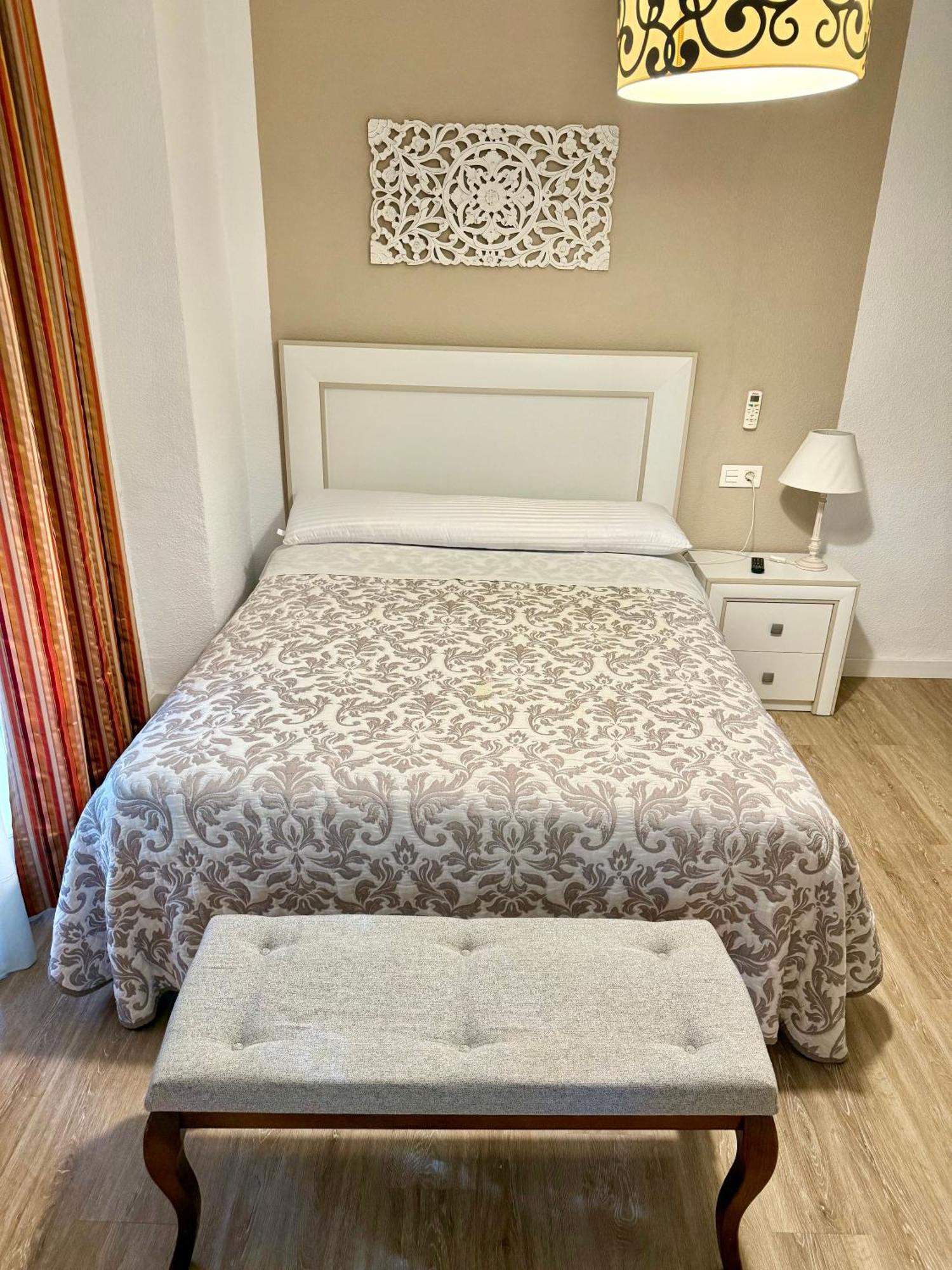 Double or Twin Room Private Bathroom