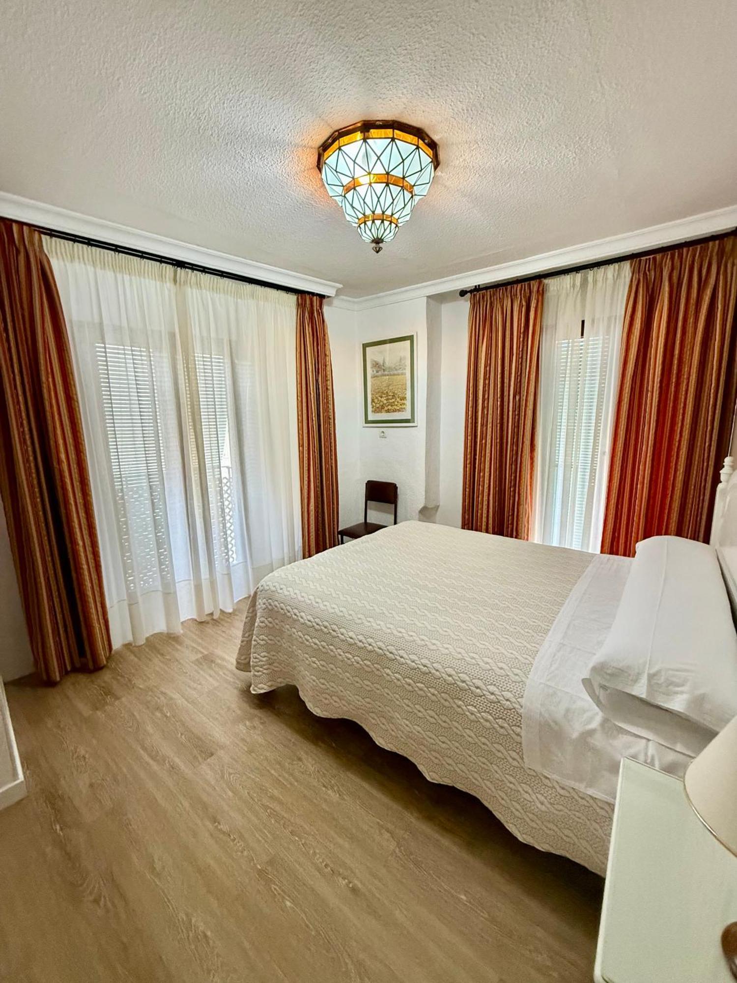 Double or Twin Room Private Bathroom