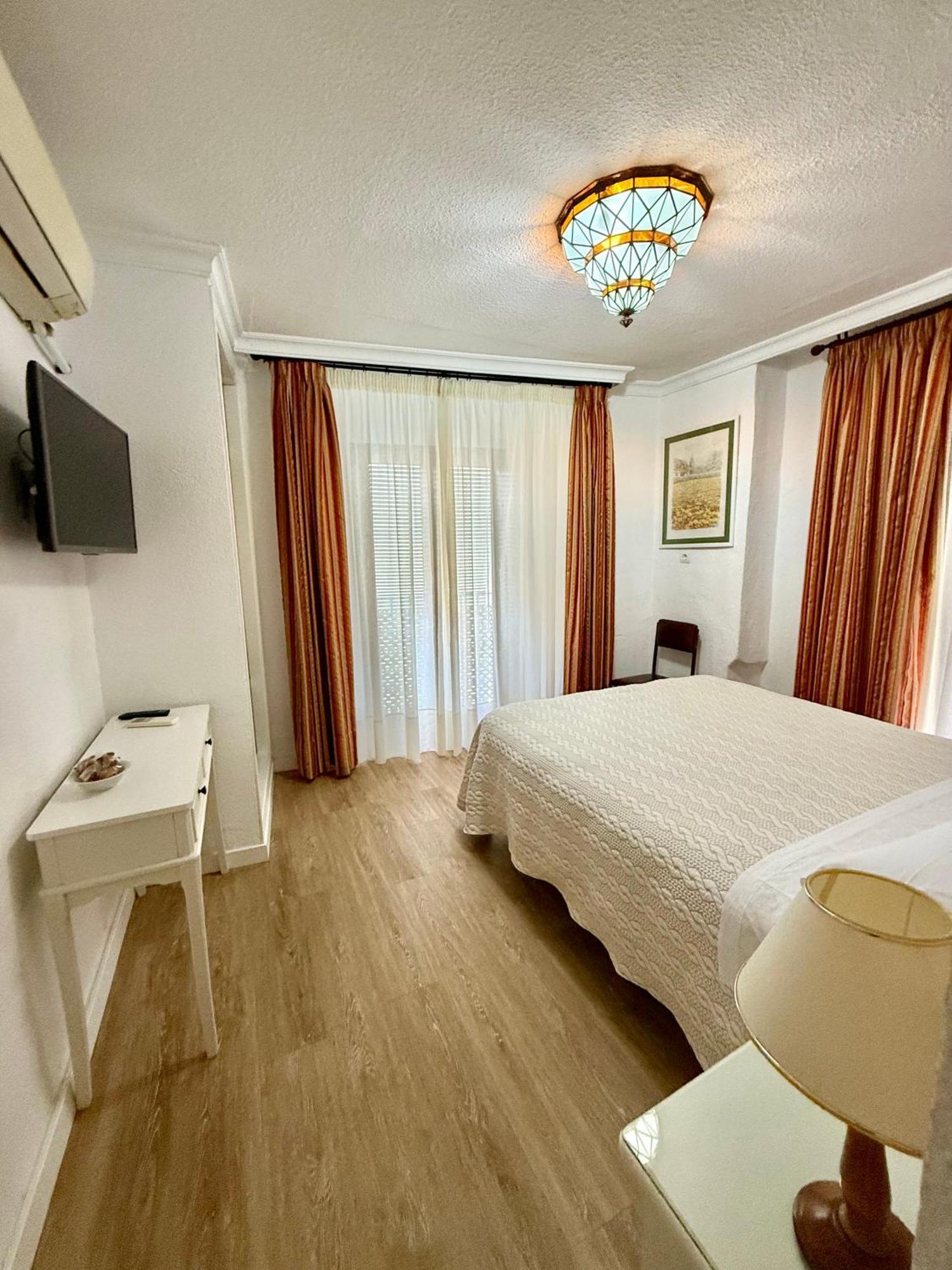 Double or Twin Room Private Bathroom