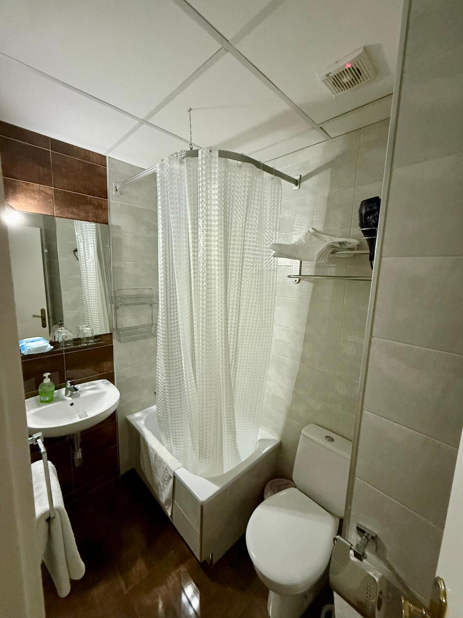 Double or Twin Room Private Bathroom