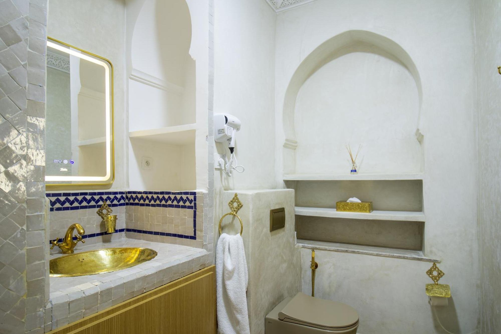 Triple Room Shower