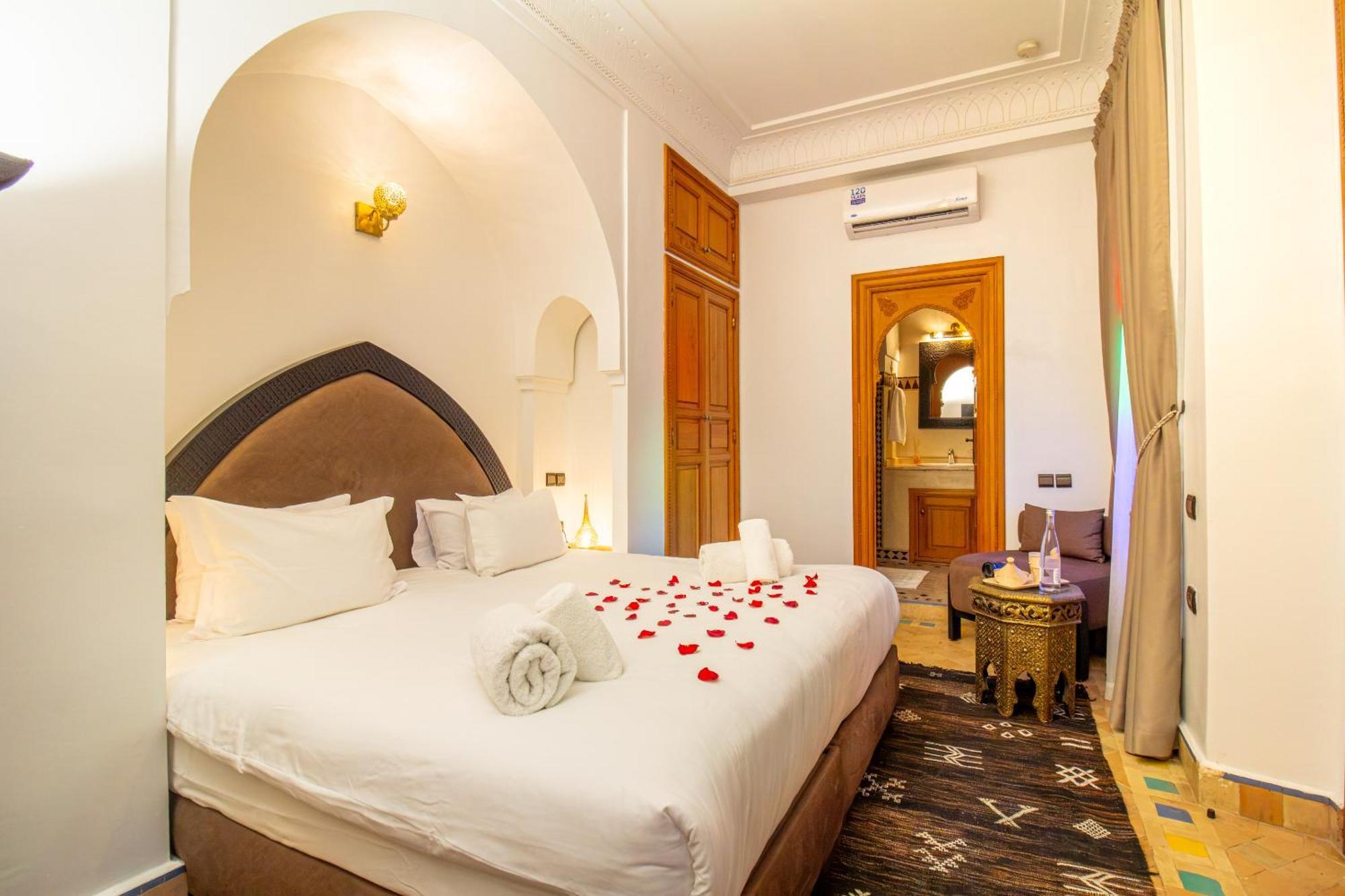 Deluxe Double Room Shower