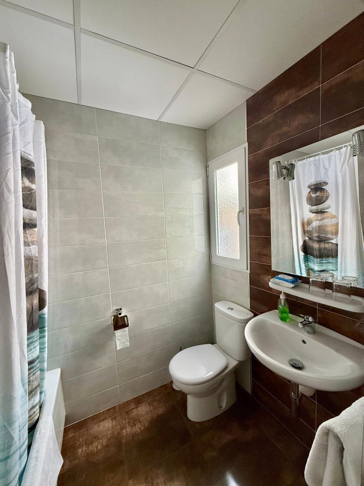 Double or Twin Room Private Bathroom