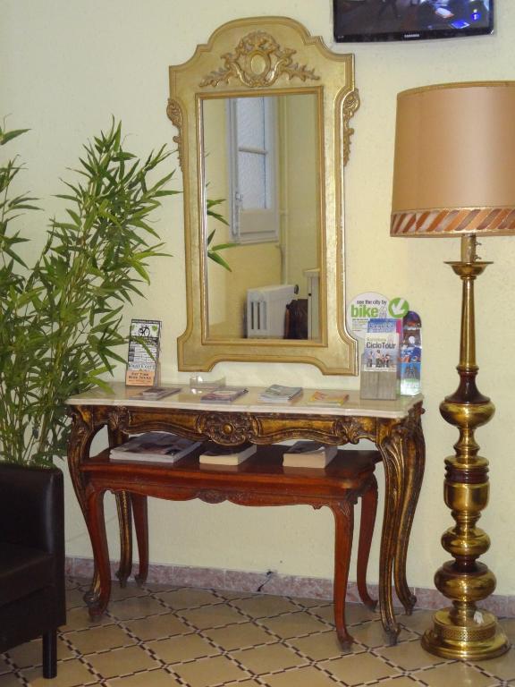 Chambre Lits Jumeaux avec Salle de Bains Commune