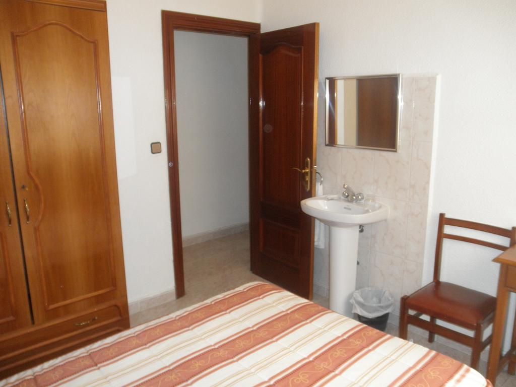 Single Room with Shared Bathroom,246844673:JPEG