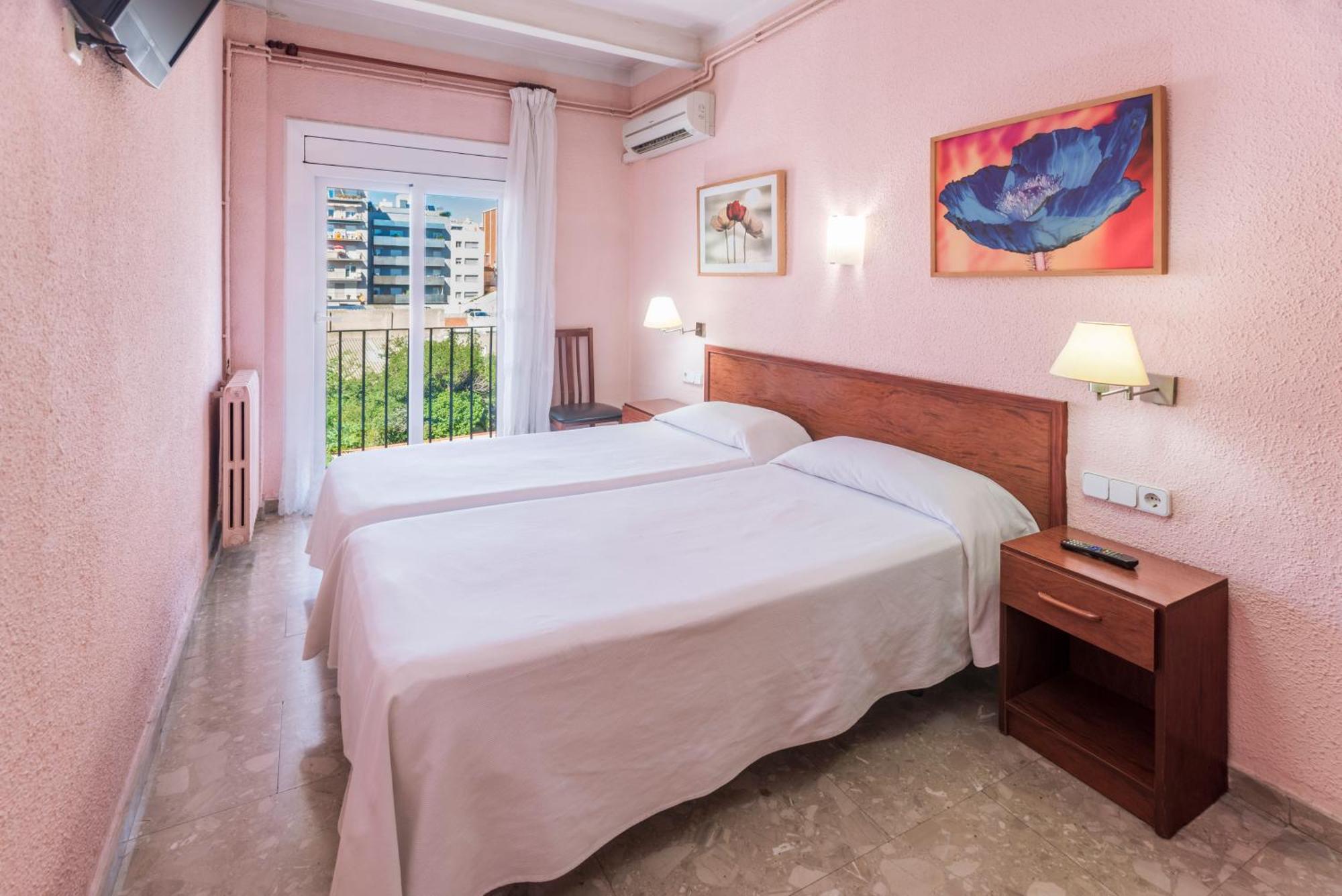 Chambre Double ou Lits Jumeaux avec Salle de Bains Commune