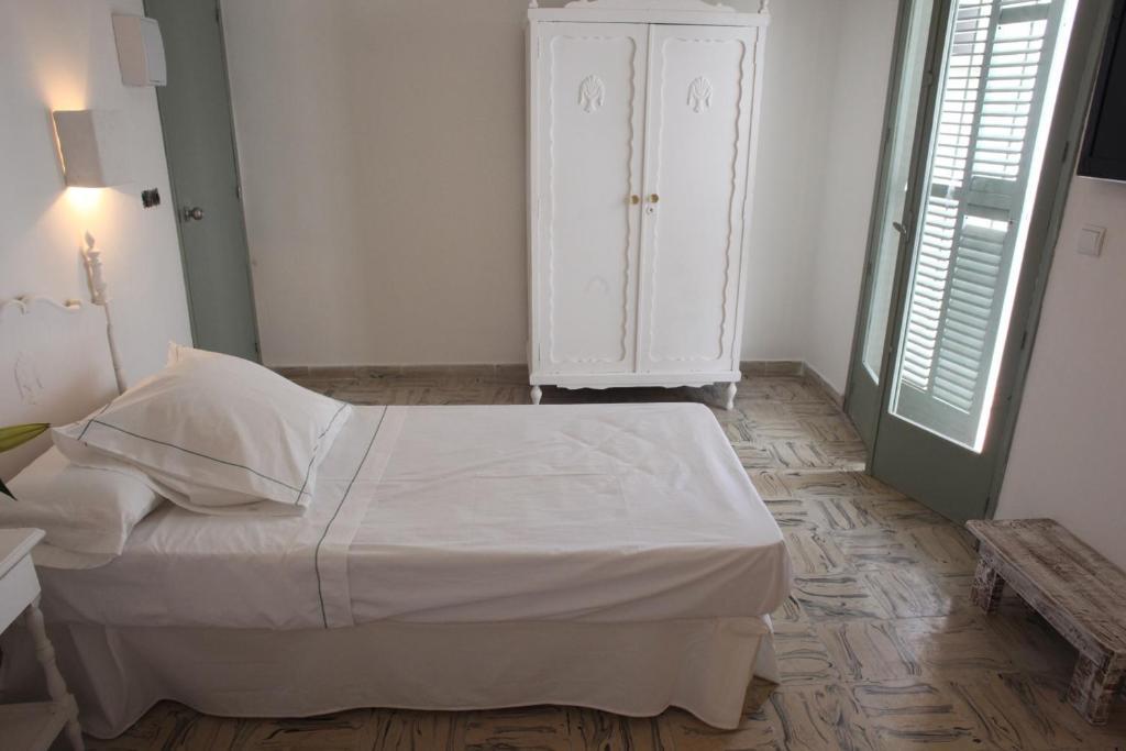 Superior Double Room with Shared Bathroom with Balcony