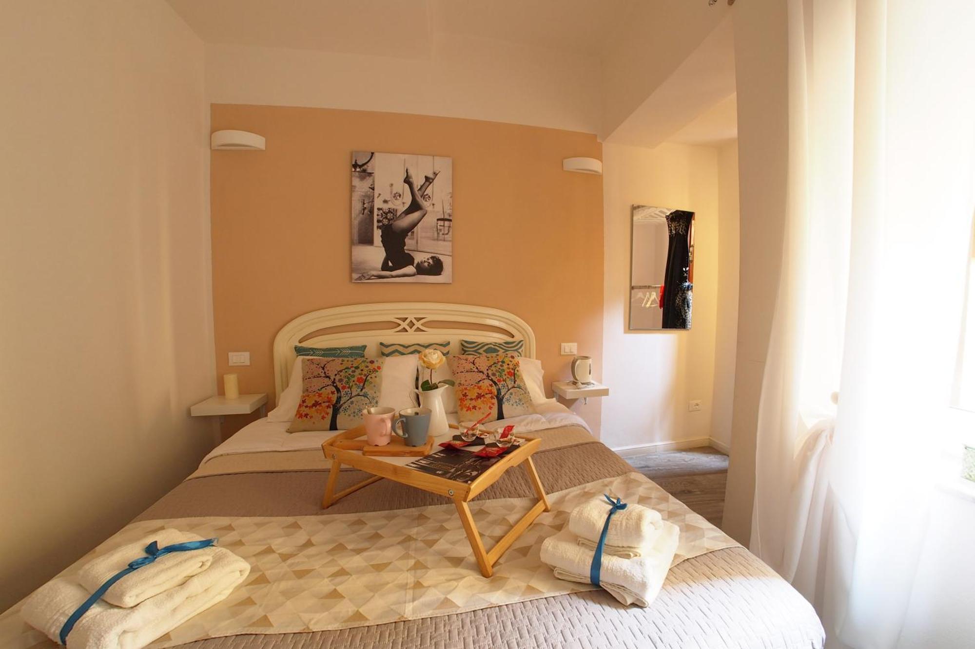 Three-Bedroom House,823518344:JPEG