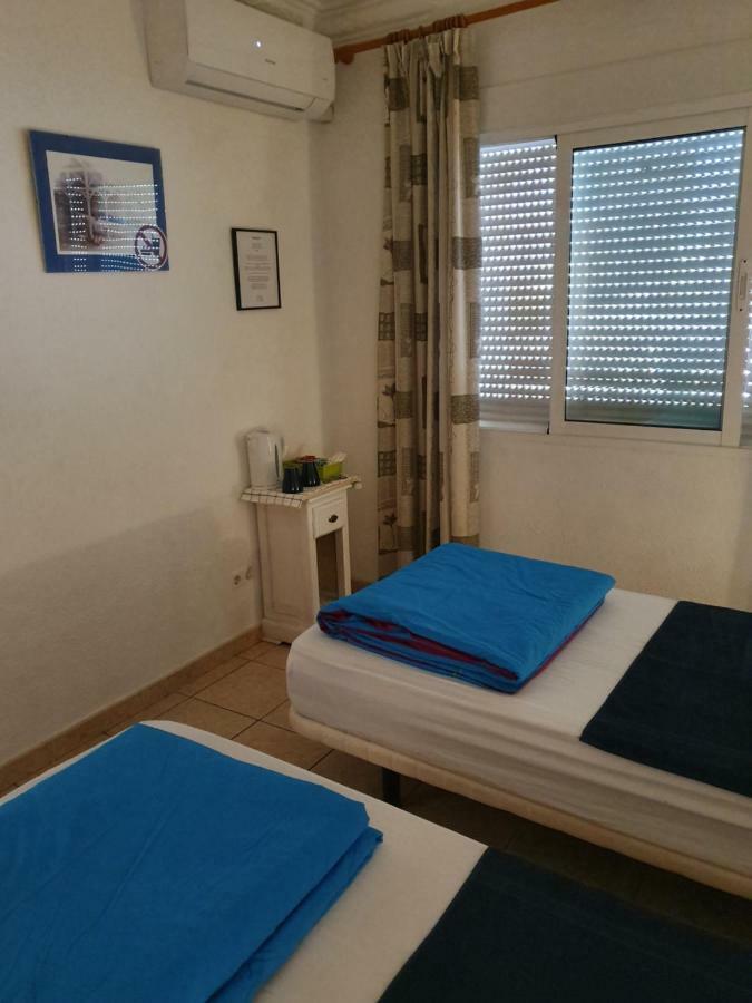 Chambre Lits Jumeaux avec Salle de Bains Commune