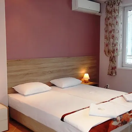 Guest Rooms Kom-2
