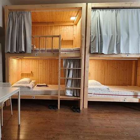 7Brunnen Hostel Beds & Rooms-2