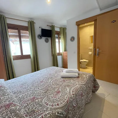 P&R Hostals Codolar-3