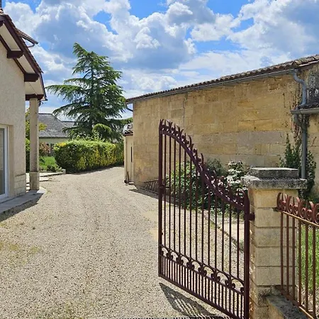 Gîte du Château Le Conte au coeur du vignoble de Saint Emilion-2