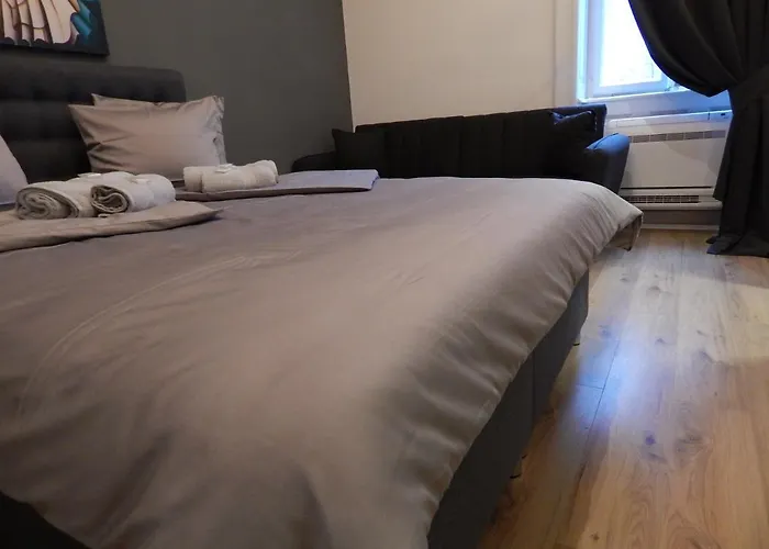 Gold Rooms And Suite