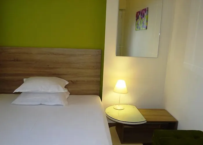 Guest Rooms Kom
