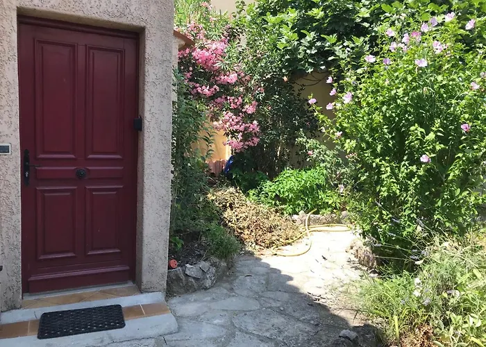 Chambre Climatisee Avec Sdb Privee Dans Une Villa Avec Piscine Ouverte D'Avril A Mi Octobre