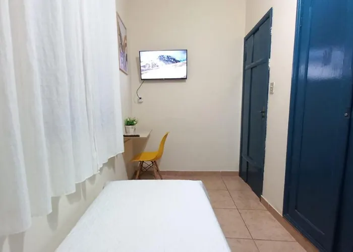 Quarto Individual Em Hospedaria No Centro
