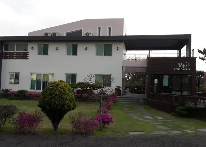 Moon Forest Guesthouse