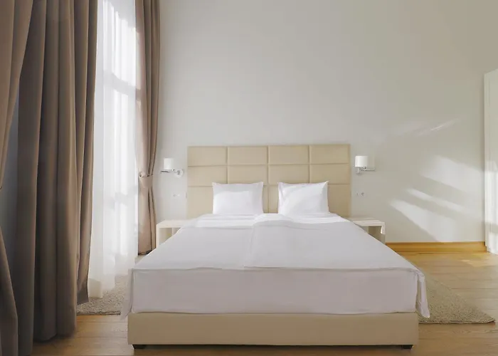 Lanterna Rooms City Center