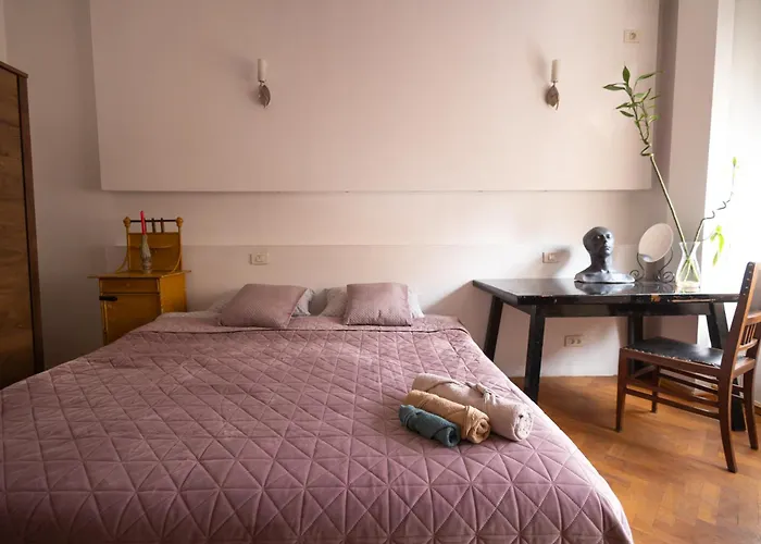 Central Retro Vintage Hostel