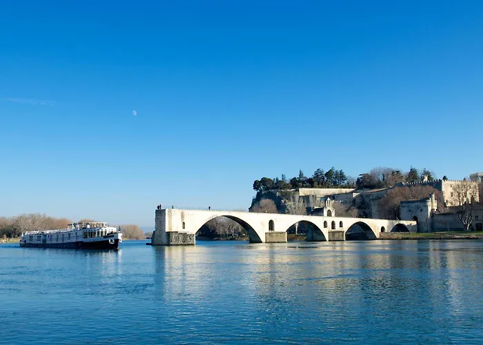 Bateau À Quai Le Chardonnay