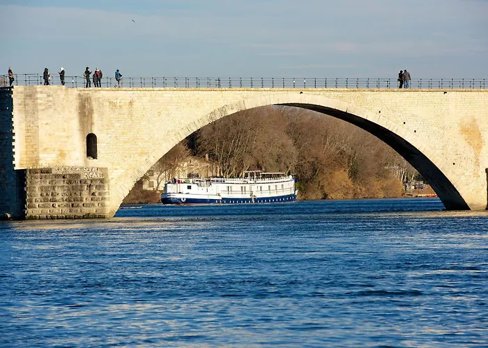 Bateau À Quai Le Chardonnay