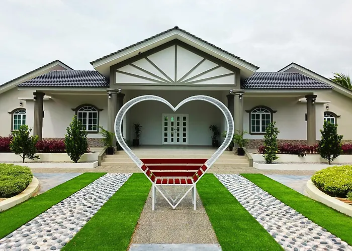Villa Dracaena Melaka With Swimming Pool, Hill View And 20 Minutes To Town