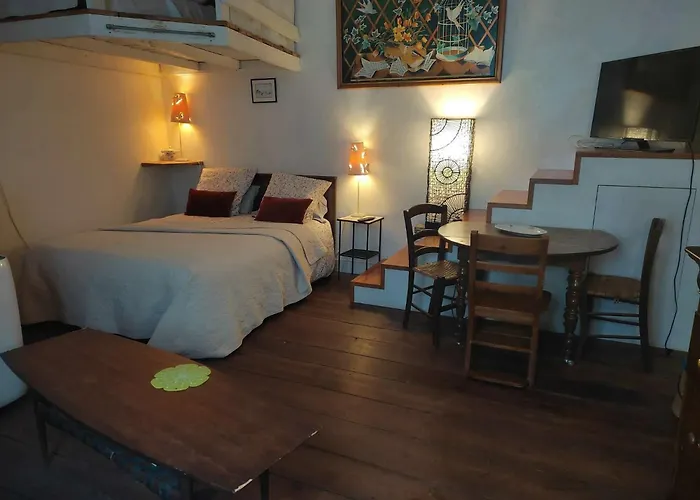 B&B: B&B Le Miroir aux Fées Bordeaux