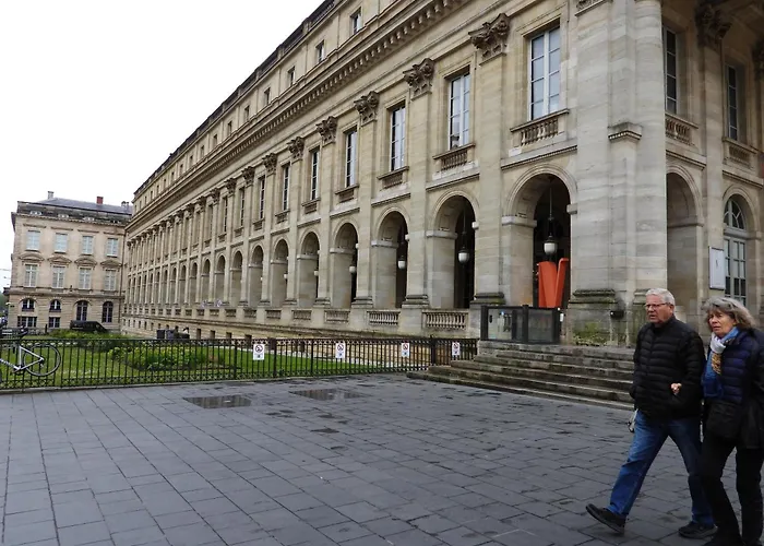 B&B: B&B Le Miroir aux Fées Bordeaux