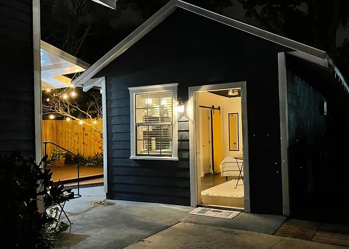 Lovely Spacious Guesthouse In Mills 50 District
