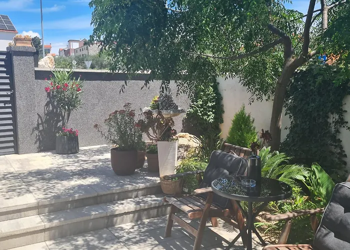 Villa Queen