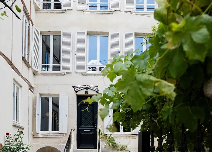 Villa Robs - Appartements tout confort, TV connectée, Haut débit, Localisation idéale - Courts séjours&Affaires