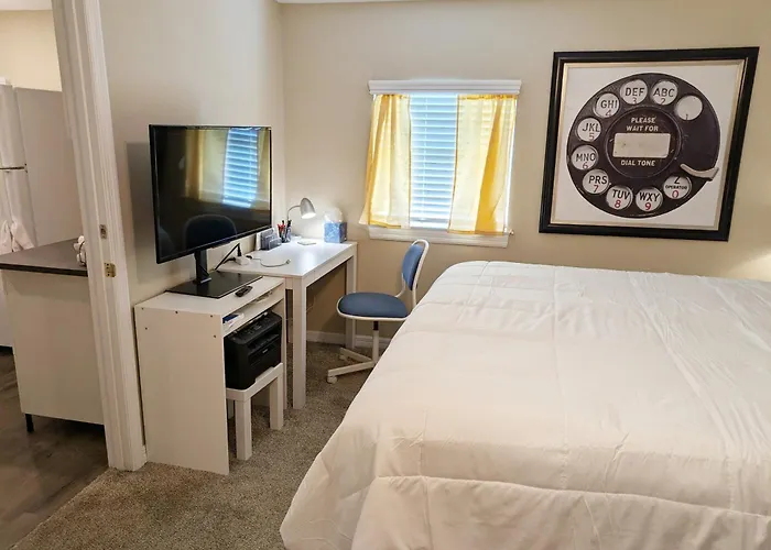 Private Entrance 1 Bd Guest Suite in Cypress Gardens near Legoland