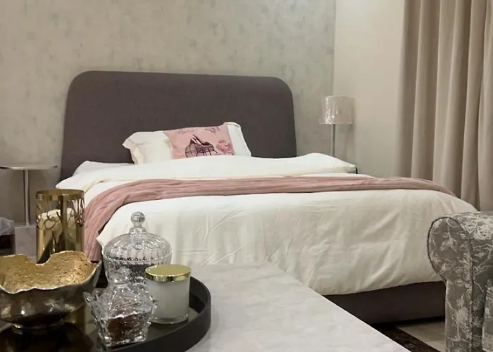 استديو مودرن لنساء فقط نعتذر من الرجال Modern Studio For Women Only We Apologize To Men