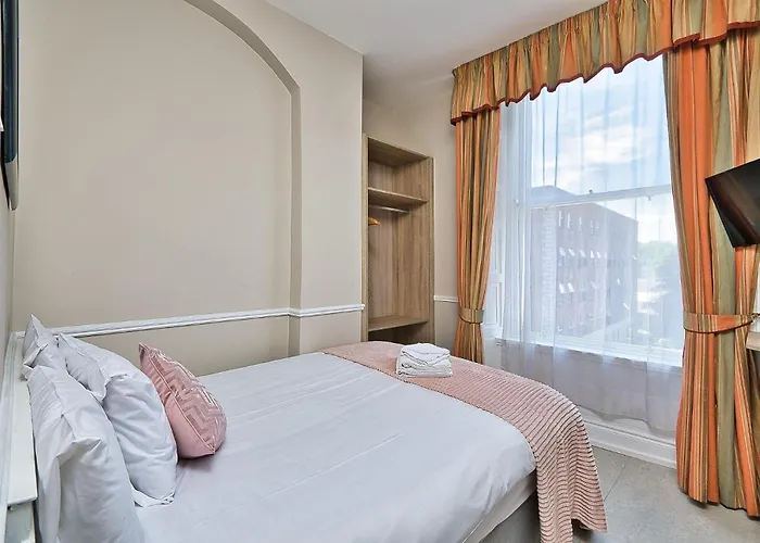 B&B: Abbott Lodge