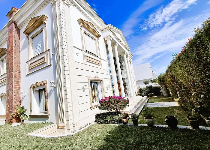 L'Orchidée - Suites de Luxe avec Piscine Chauffée et Vue sur le Lac de Tunis