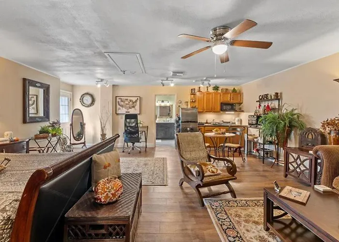 College Park-Orlando 5Star Villa Oasis - Home Away From Home - Quiet Neighborhood-Private Botanical Courtyard - Mins From Eola,Dt, Winter Park - Free Parking & Ev Plug In