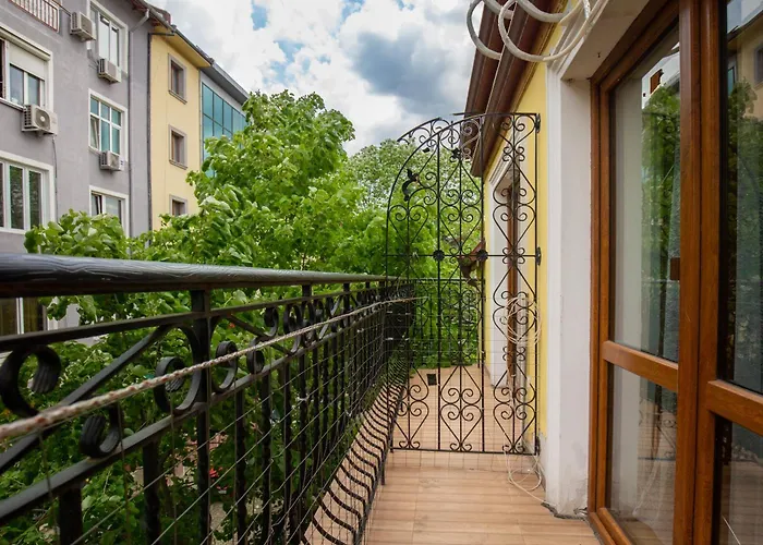Nova Guesthouse - Private En-Suite Rooms I Sofia Center I Self Check-In