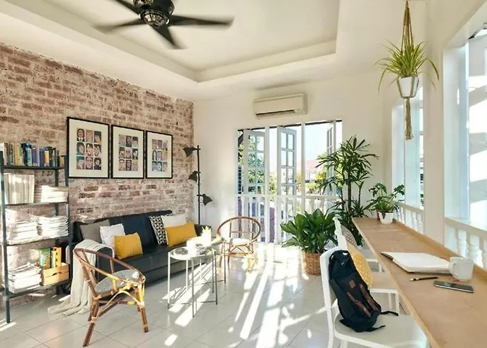 Sleepy Nomad Hostel